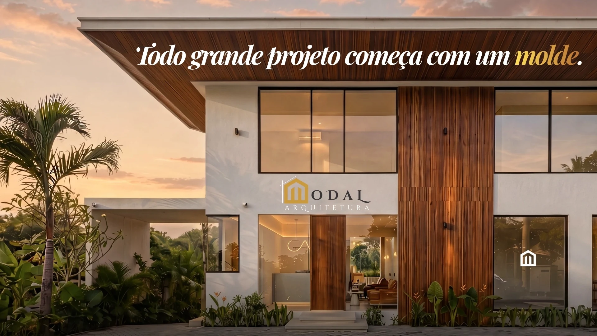 Fachada de residência contemporânea com grandes aberturas e paisagismo